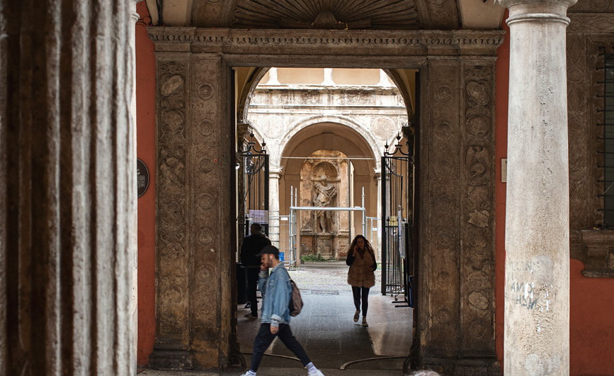 Bild: Eingang, Universität Bologna