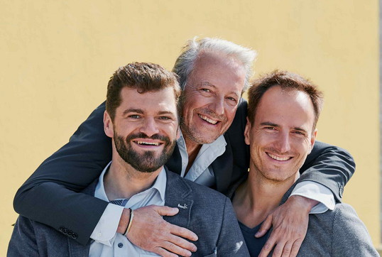 Das ONO-Gründerteam (v.l.n.r.): Philipp Kahle/CTO, Murat Günak/Leiter Design und Beres Seelbach/CEO (Print), Credit: Janine Graubaum