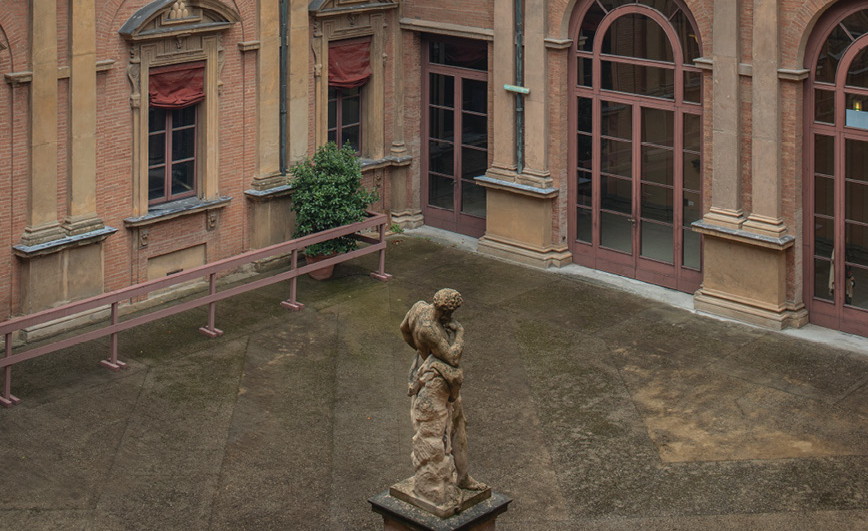 Bild: Innenhof, Statue, Universität Bologna